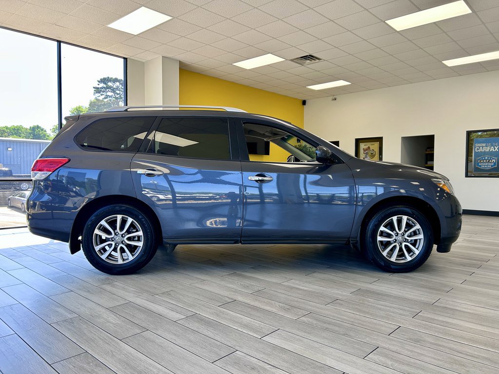Used 2014 Nissan Pathfinder SV w/ Trailer Tow Package FWD image 5