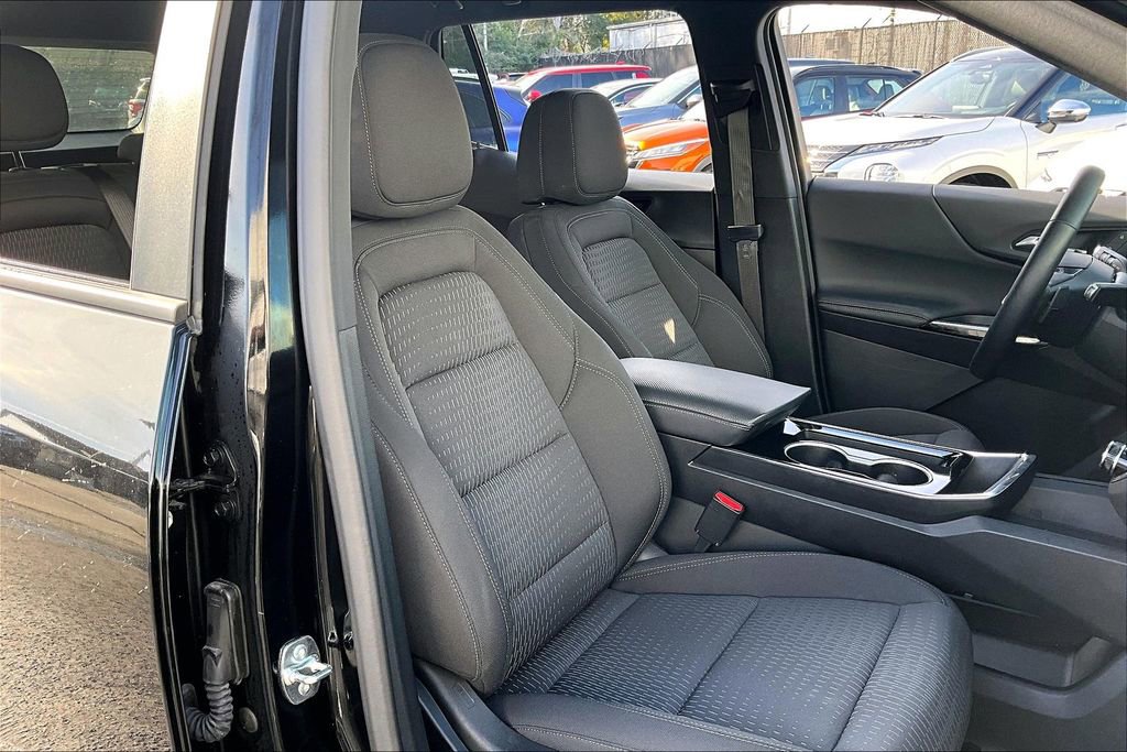 Used 2025 Chevrolet Equinox LT w/ Safety and Technology Package image 27