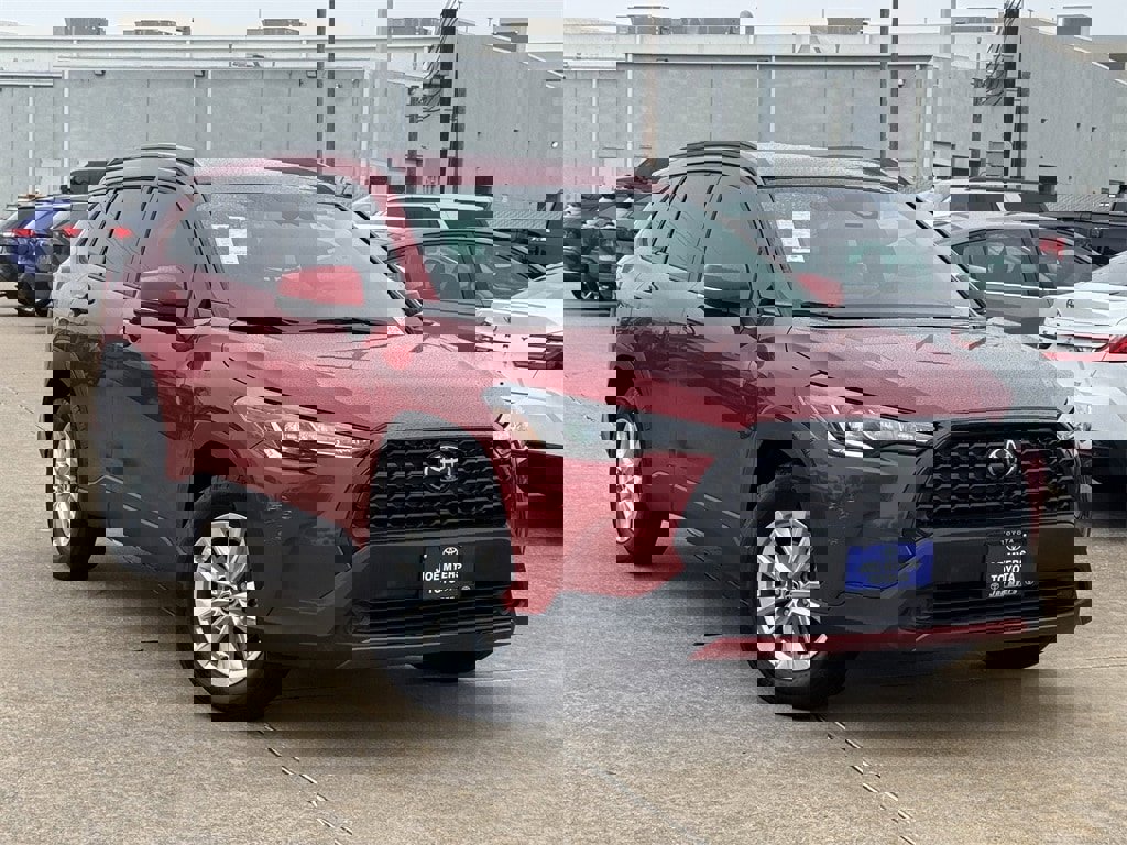 Used 2023 Toyota Corolla Cross LE image 2