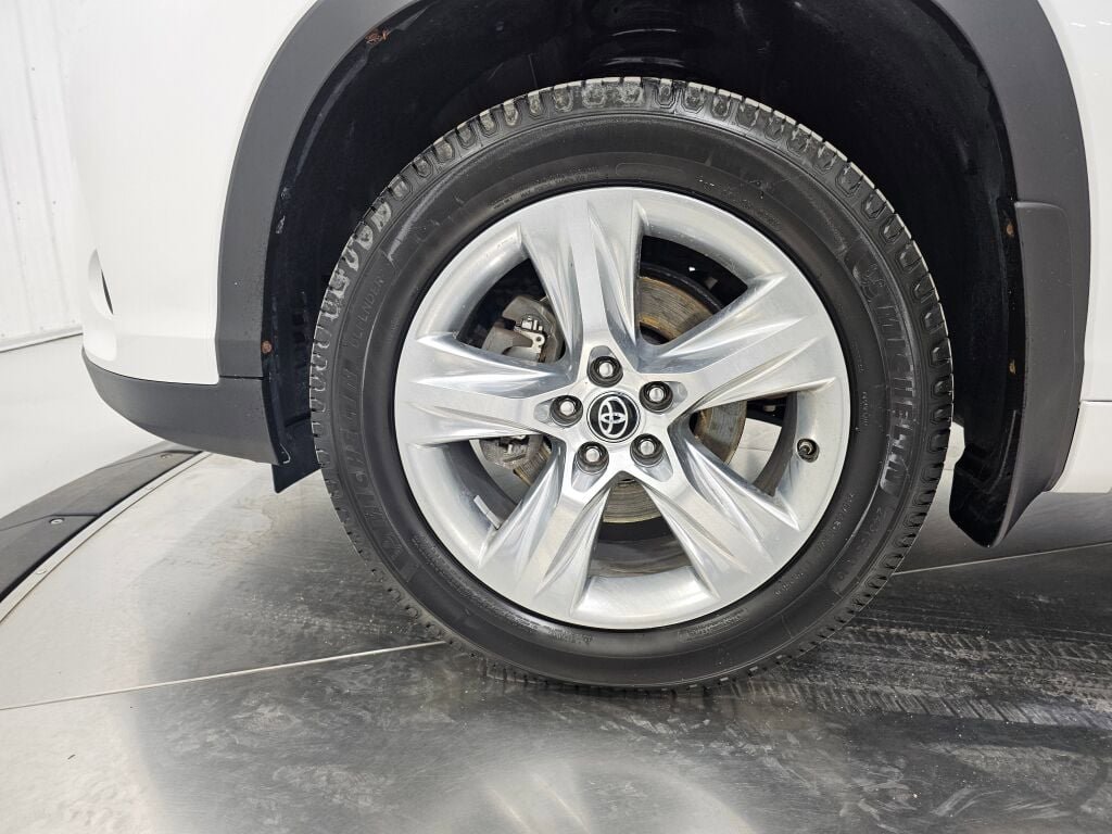 Used 2017 Toyota Highlander Limited AWD/4WD image 11