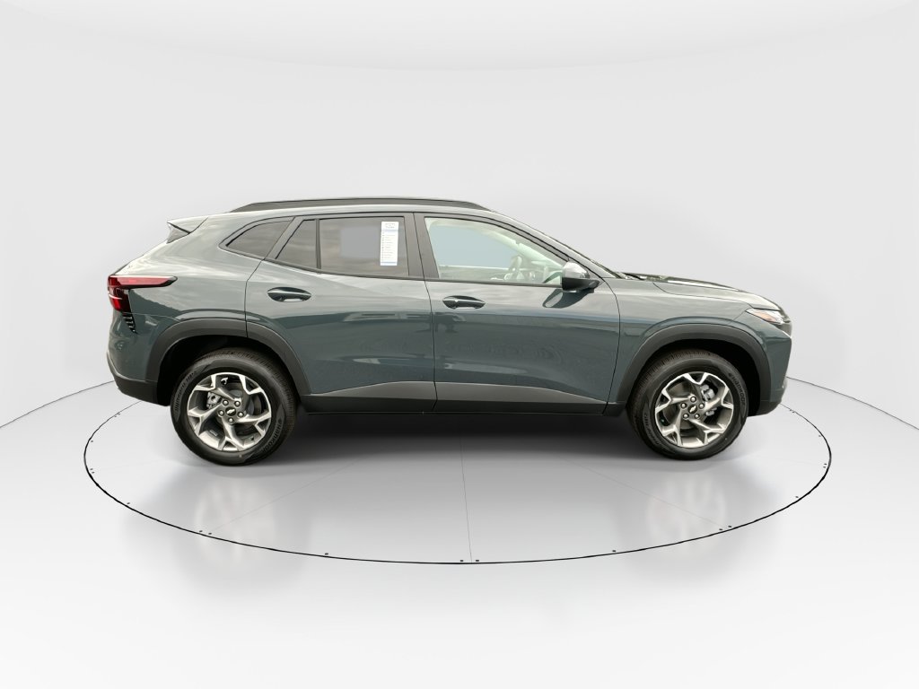 New 2026 Chevrolet Trax LT w/ LT Convenience Package FWD image 9