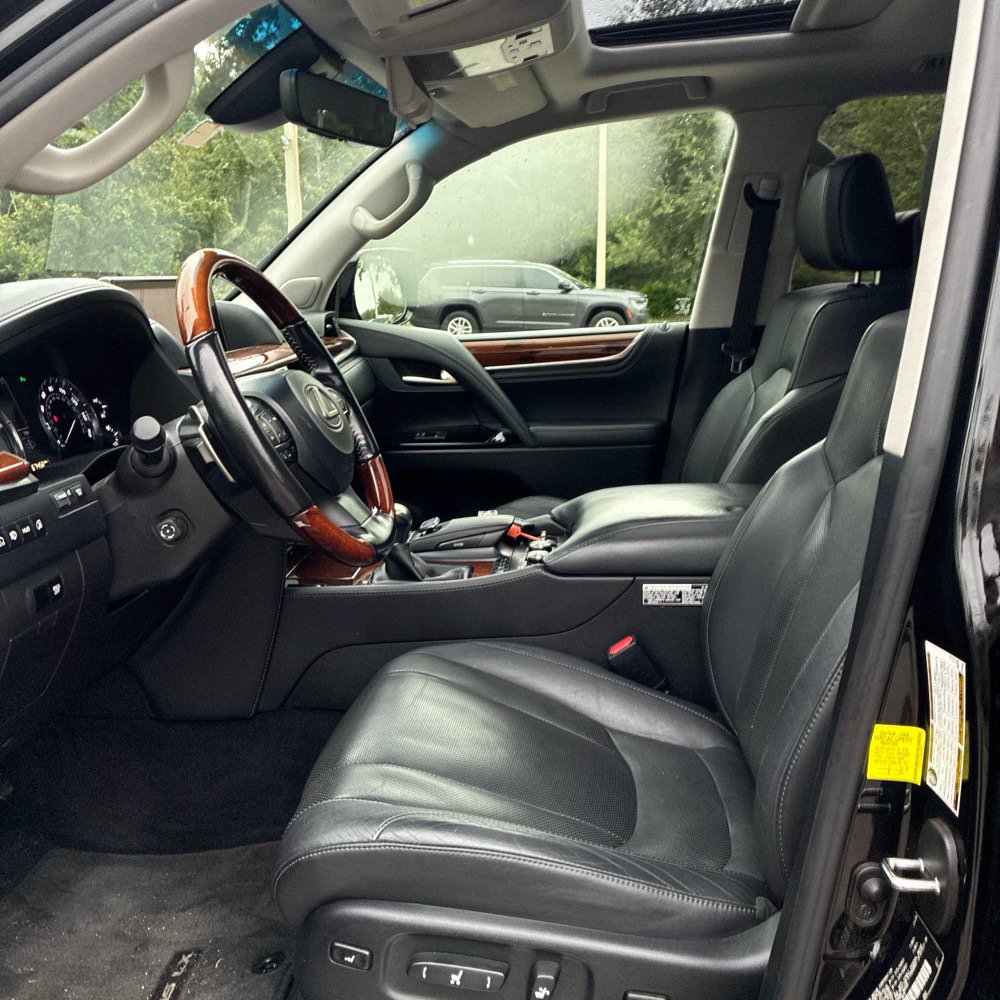 Used 2017 Lexus LX 570 4WD w/ Luxury Package image 3