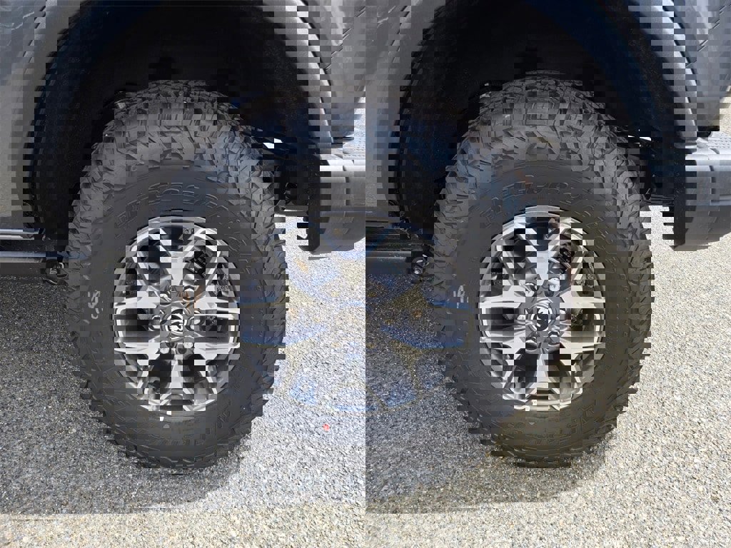 New 2025 Ford Bronco Badlands image 9