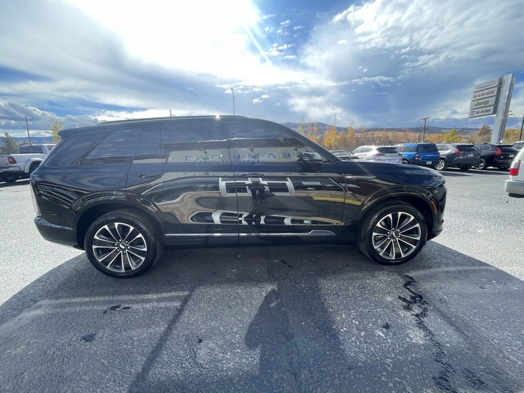 Used 2026 Cadillac Vistiq Sport w/ LPO, Floor Liner Package image 7