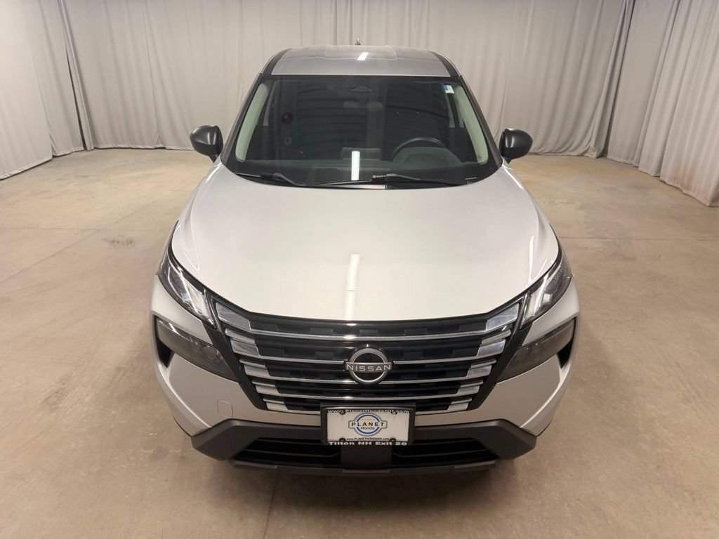 Used 2024 Nissan Rogue S AWD/4WD image 3