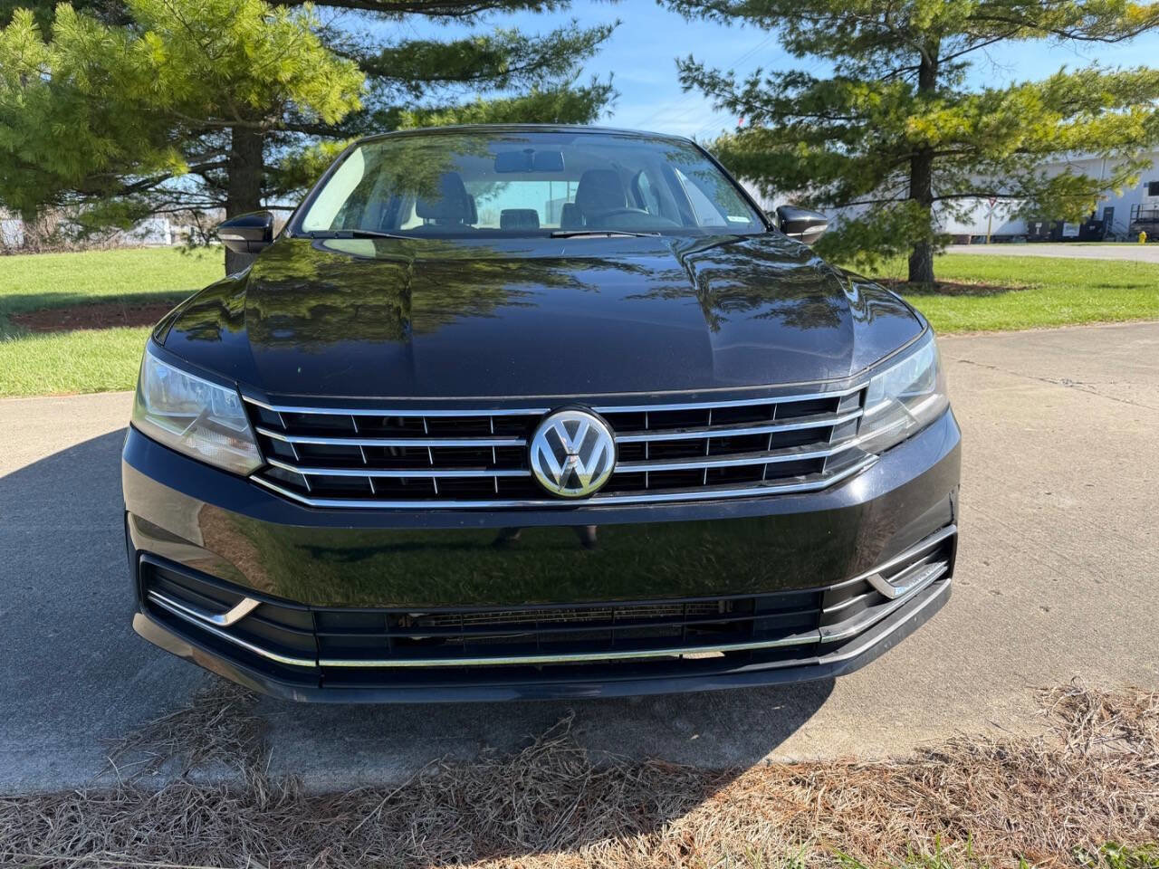 Used 2017 Volkswagen Passat 1.8T S image 2