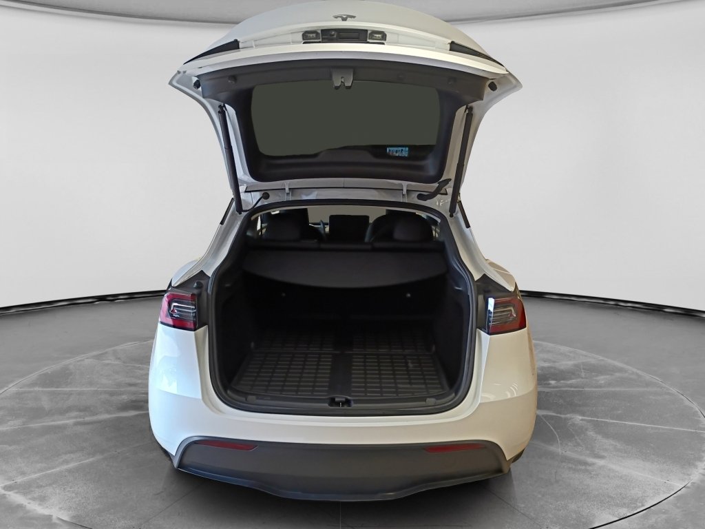 Used 2023 Tesla Model Y Long Range AWD/4WD image 5