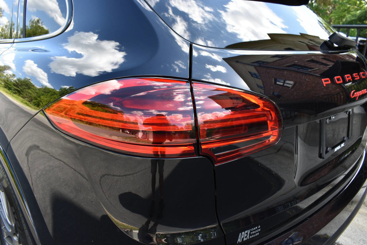 Used 2018 Porsche Cayenne Platinum Edition AWD/4WD image 40