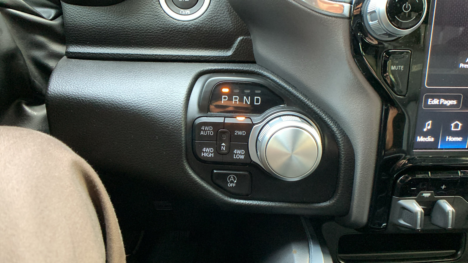Used 2023 RAM 1500 Laramie AWD/4WD image 18