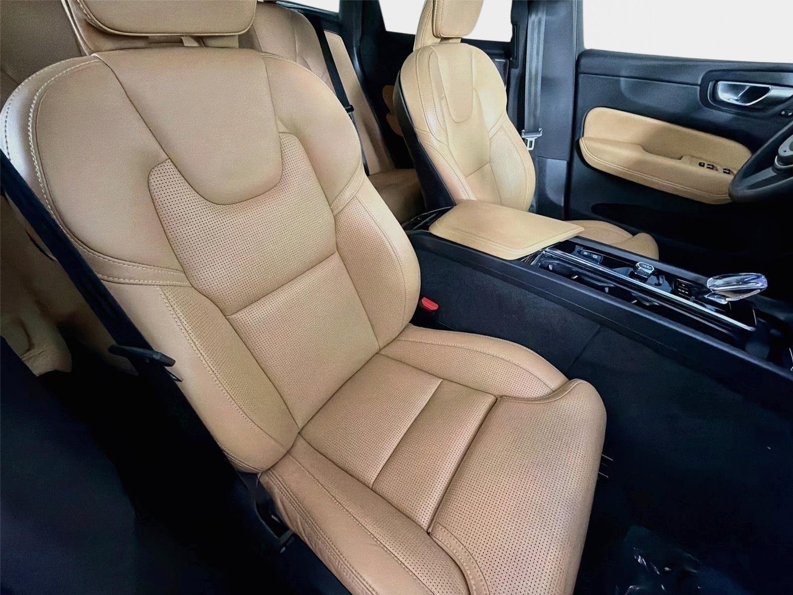Used 2024 Volvo XC60 B5 Ultimate AWD/4WD image 28