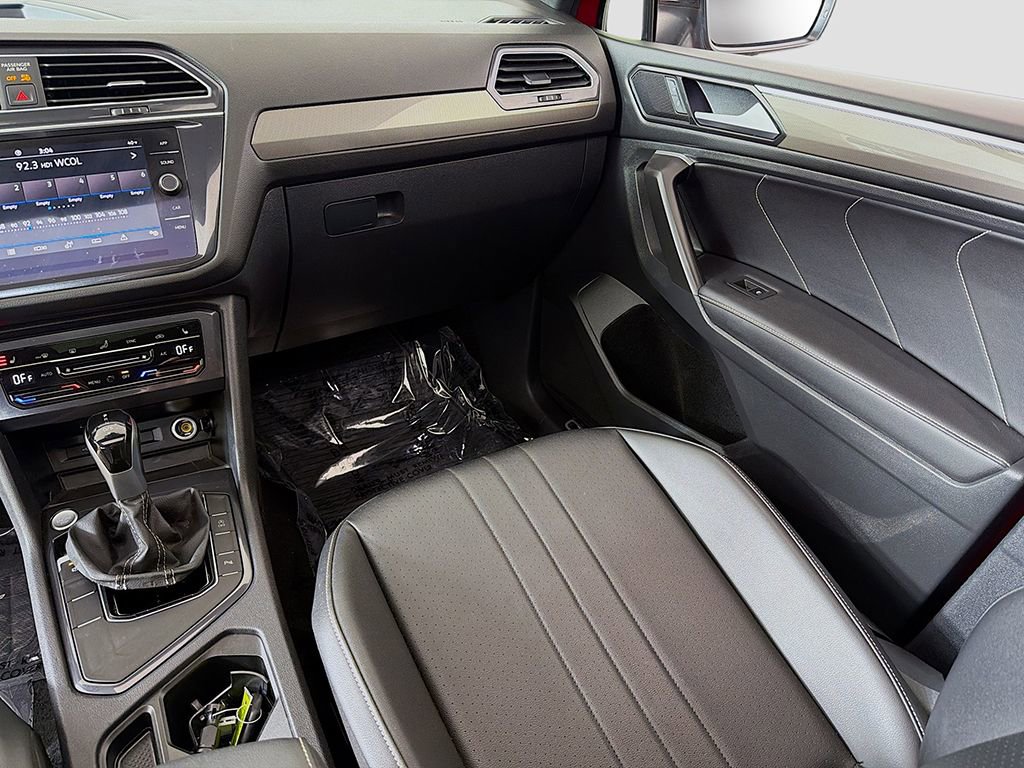 Used 2024 Volkswagen Tiguan SE R-Line image 40