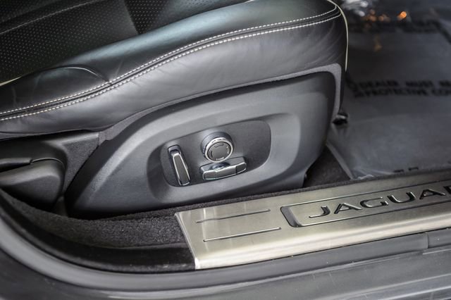 Used 2018 Jaguar XJ R-Sport RWD image 46