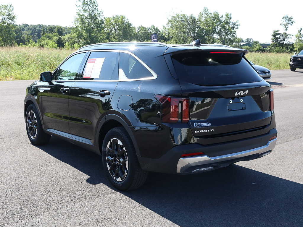 Certified 2025 Kia Sorento S w/ Panoramic Sunroof Package FWD image 5