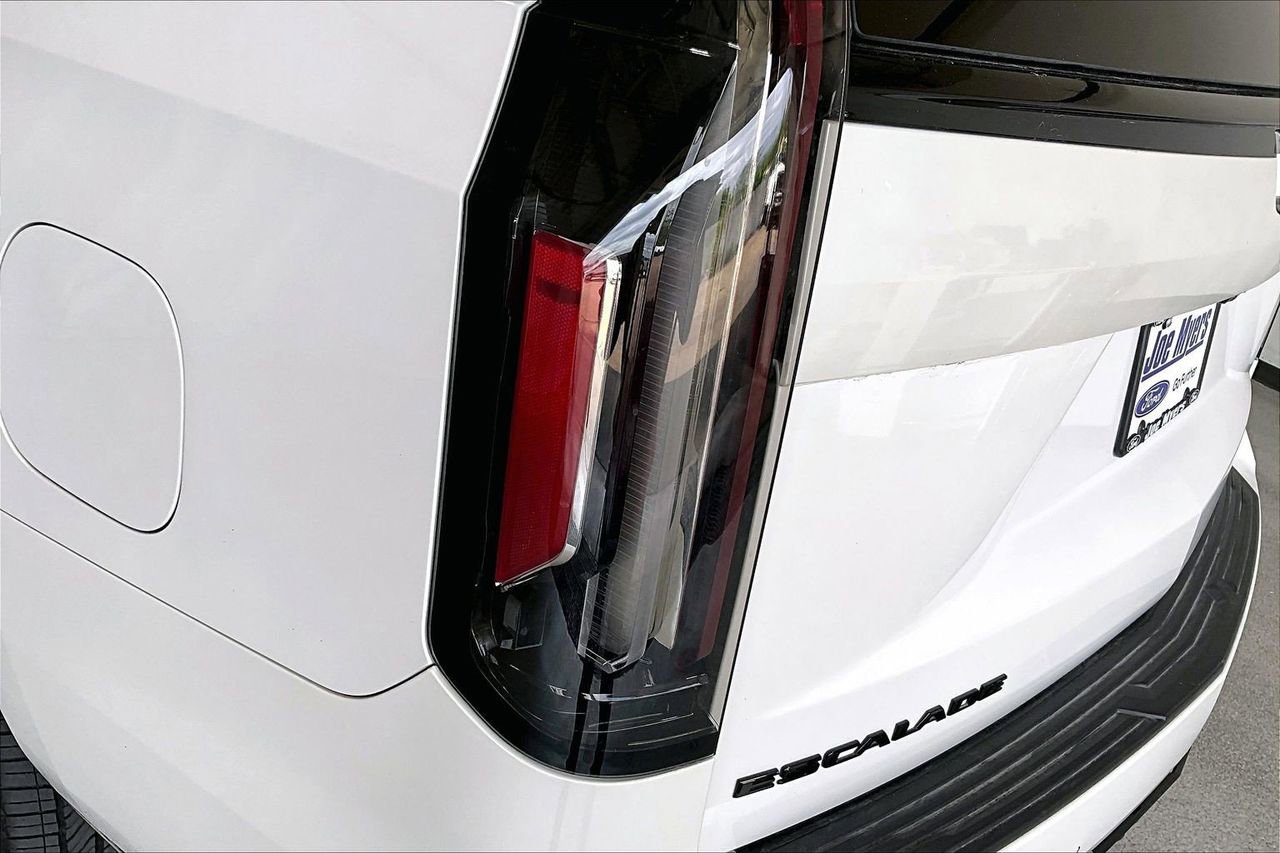Used 2023 Cadillac Escalade ESV Sport w/ LPO, ONYX Package image 13
