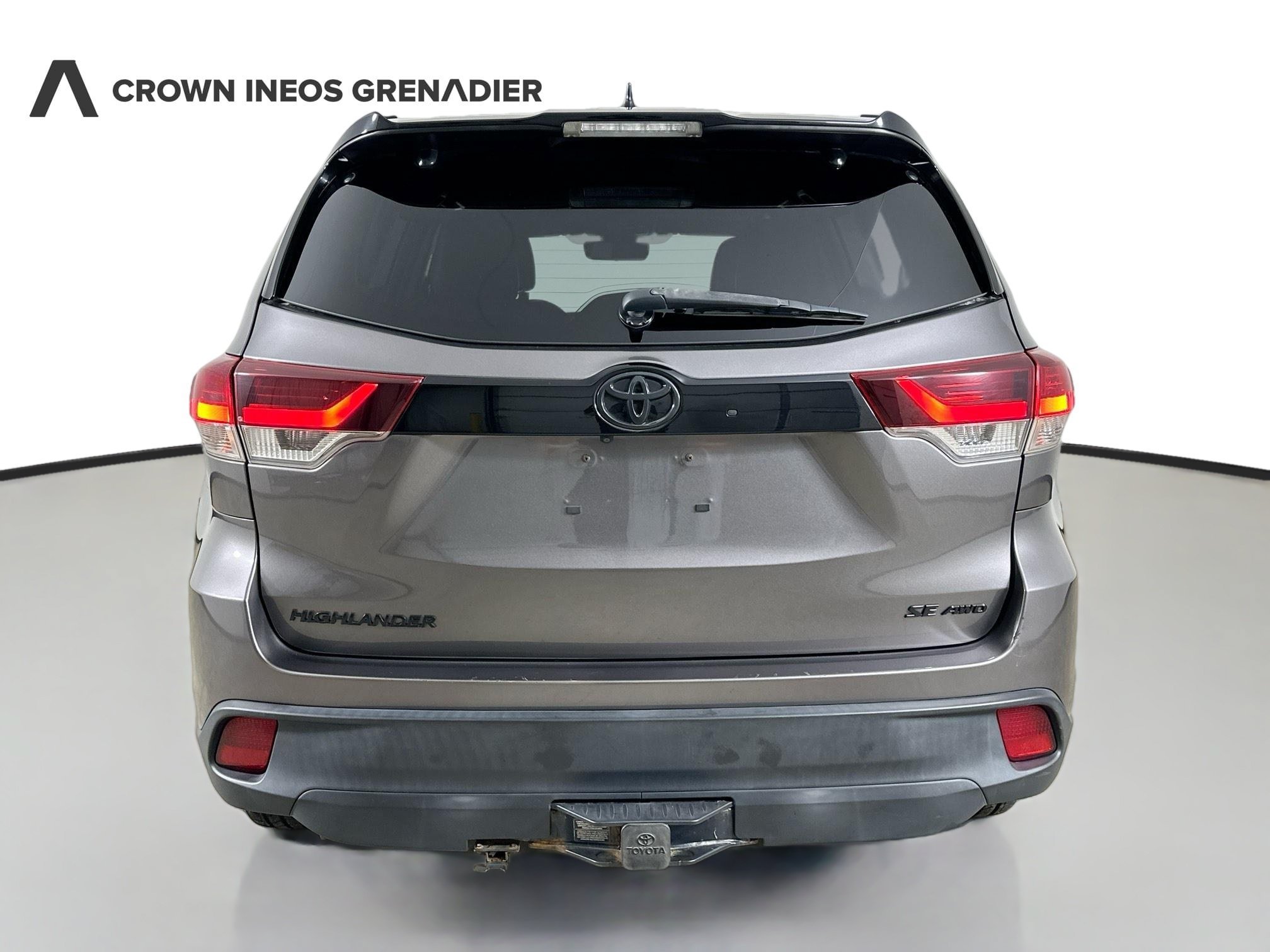 Used 2019 Toyota Highlander SE w/ Nightshade Edition AWD/4WD image 6