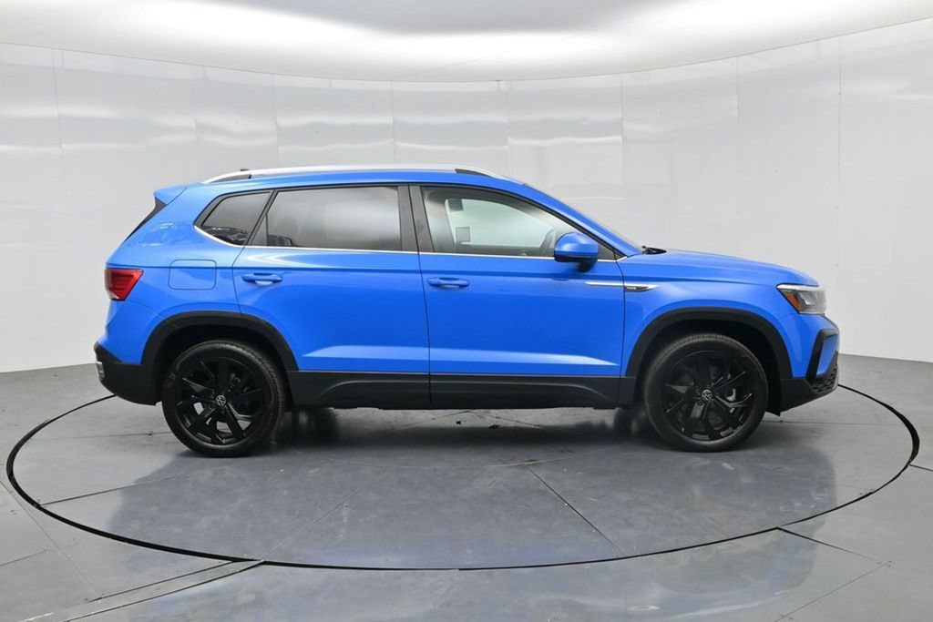 Used 2023 Volkswagen Taos SE w/ Panoramic Sunroof Package FWD image 31