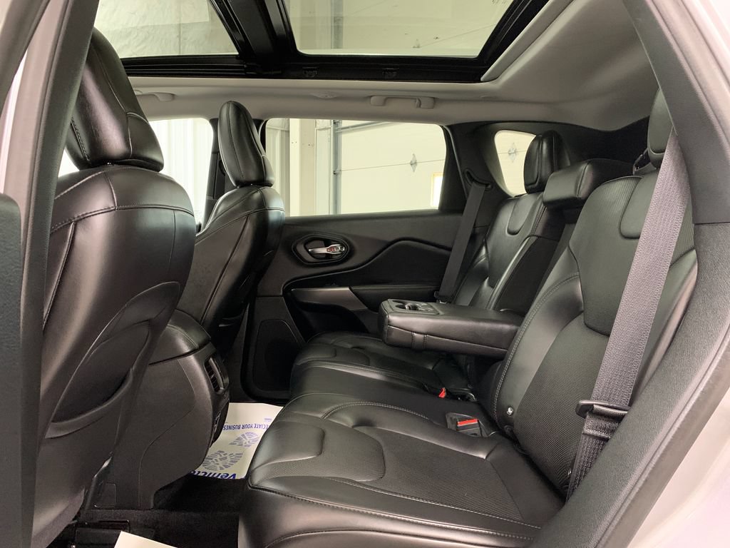 Used 2019 Jeep Cherokee Limited AWD/4WD image 19