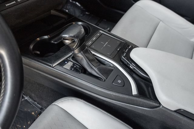 Used 2019 Lexus UX 200 w/ Accessory Package FWD image 10