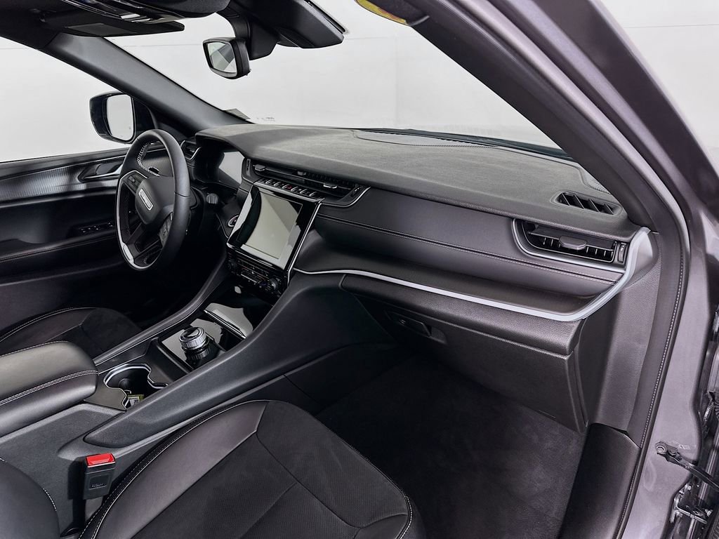 Certified 2024 Jeep Grand Cherokee Altitude image 39