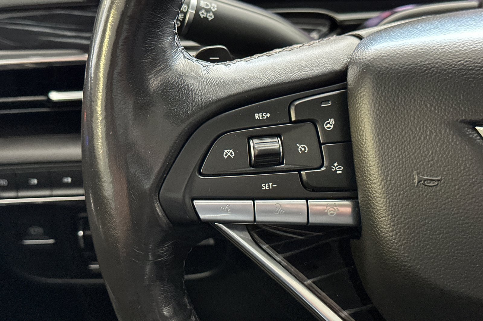 Used 2023 Cadillac Escalade Sport AWD/4WD image 33
