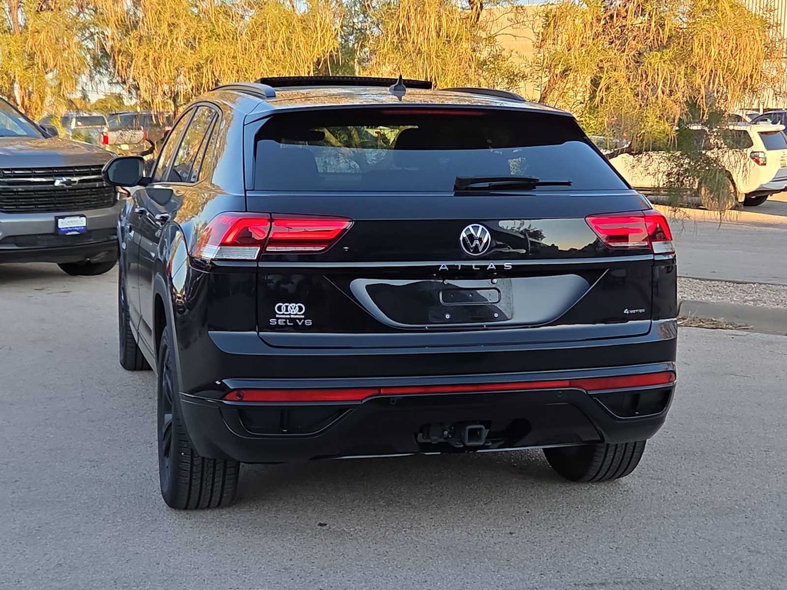 Used 2023 Volkswagen Atlas Cross Sport SEL R-Line AWD/4WD image 7