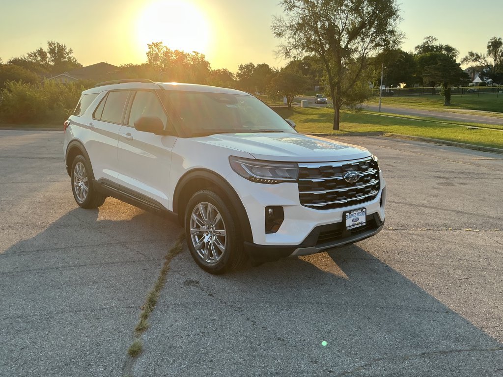 New 2026 Ford Explorer Active w/ Active Comfort Package AWD/4WD image 7