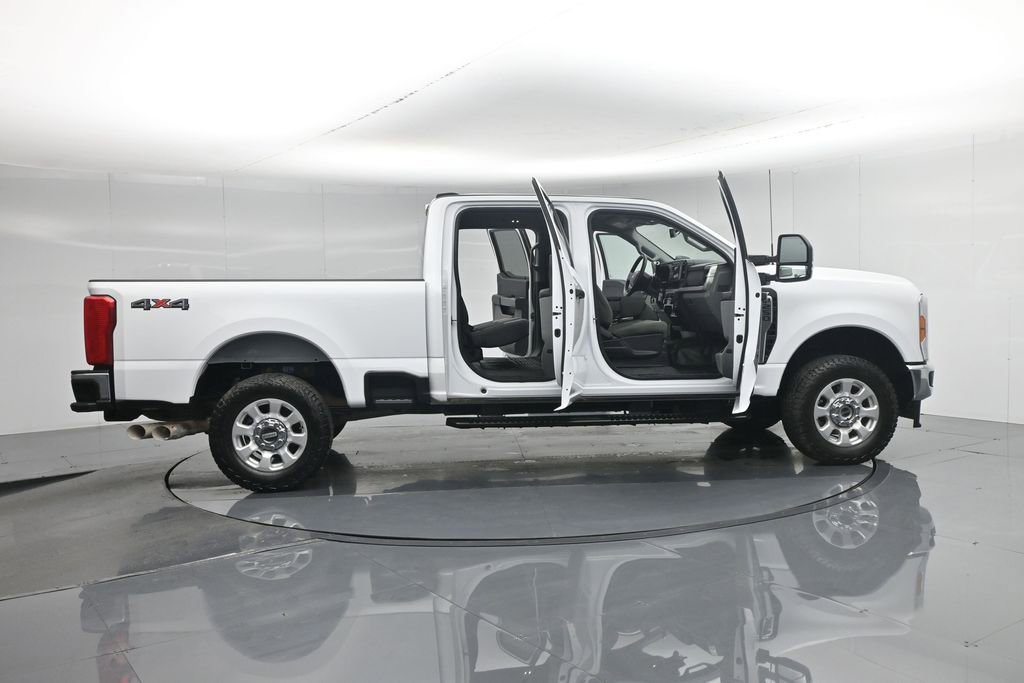 Used 2023 Ford F250 XLT w/ F-250 >10K GVWR Package image 37