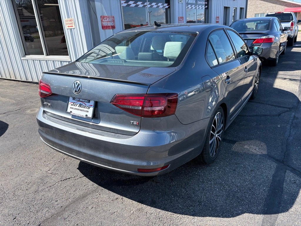 Used 2016 Volkswagen Jetta Sport image 3