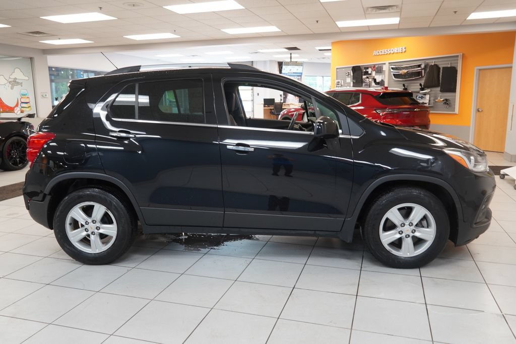Used 2020 Chevrolet Trax LT w/ LT Convenience Package FWD image 12