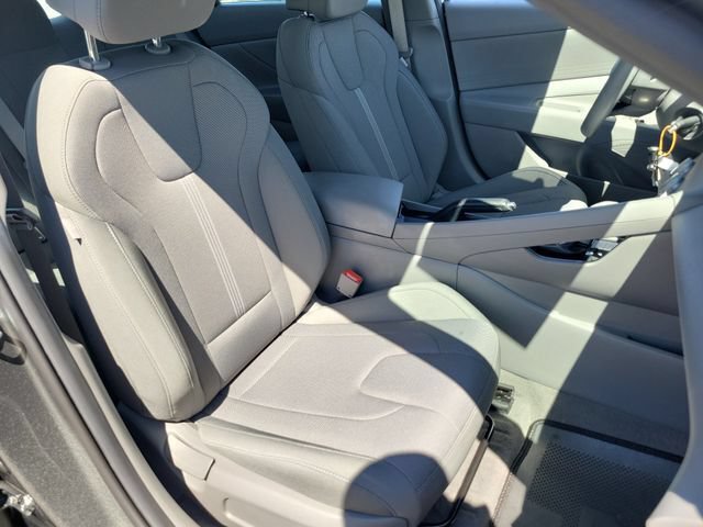 Certified 2026 Hyundai Elantra SE FWD image 20