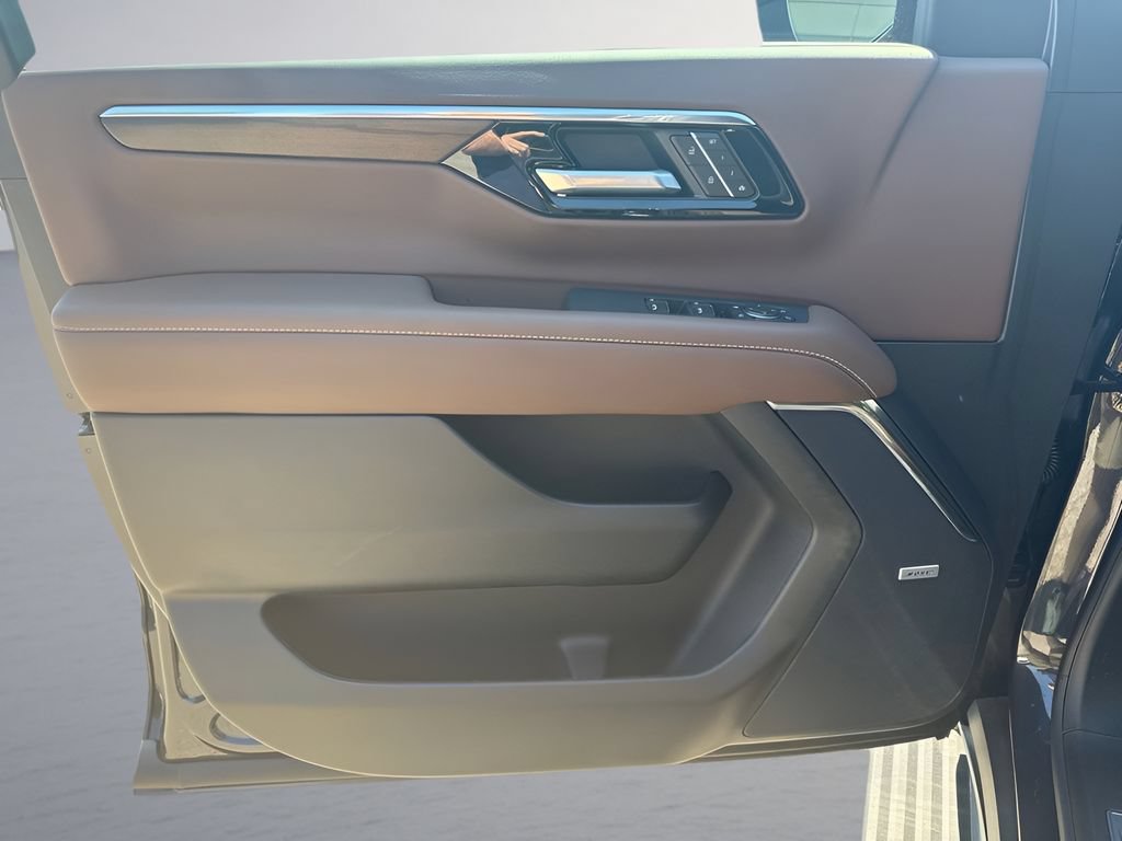 Used 2026 Chevrolet Suburban High Country RWD image 31