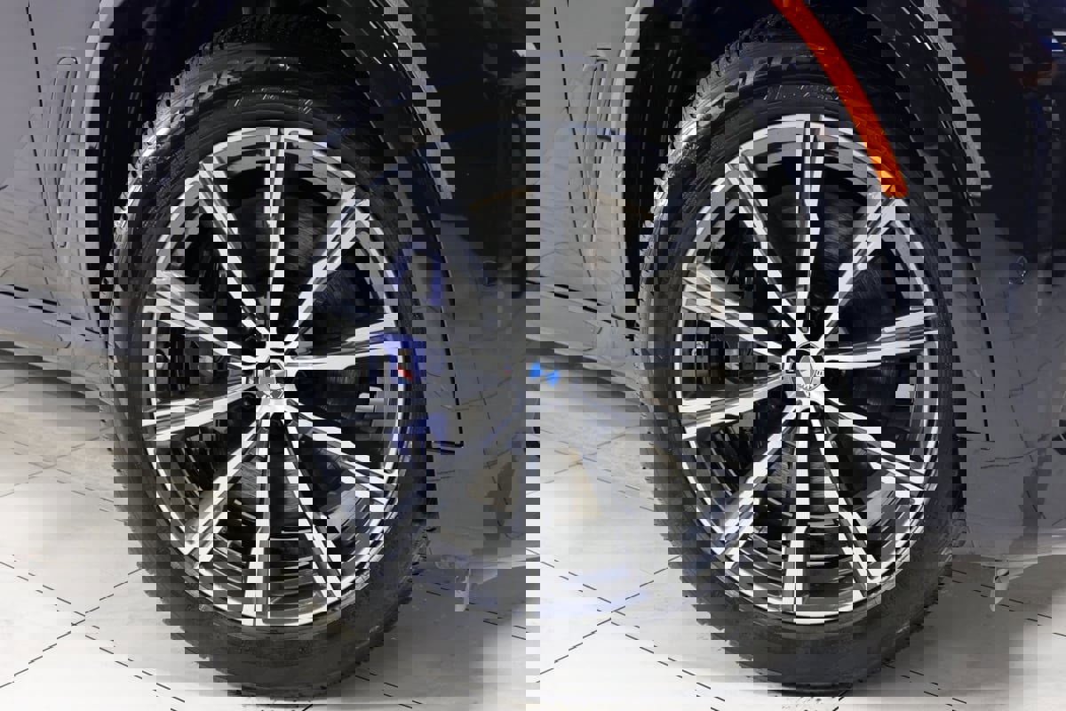 Used 2020 BMW X5 M50i w/ Premium Package image 14