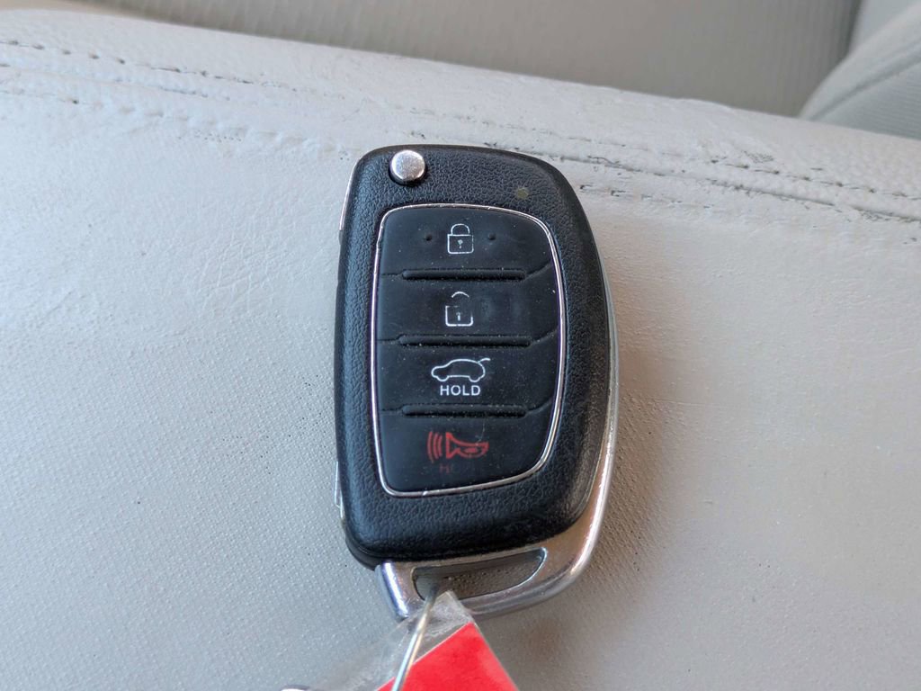 Used 2015 Hyundai Sonata SE w/ Cargo Package image 28