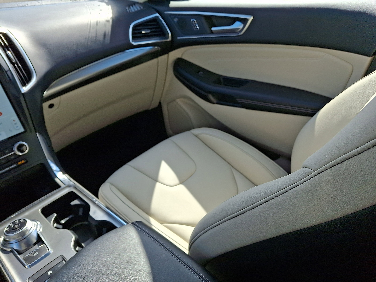 Used 2022 Ford Edge Titanium w/ Cargo Accessory Package image 16