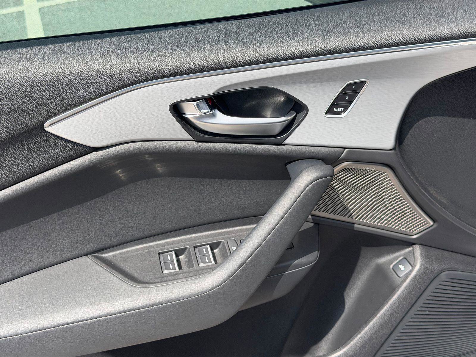 Certified 2025 Acura TLX w/ Technology Package image 7