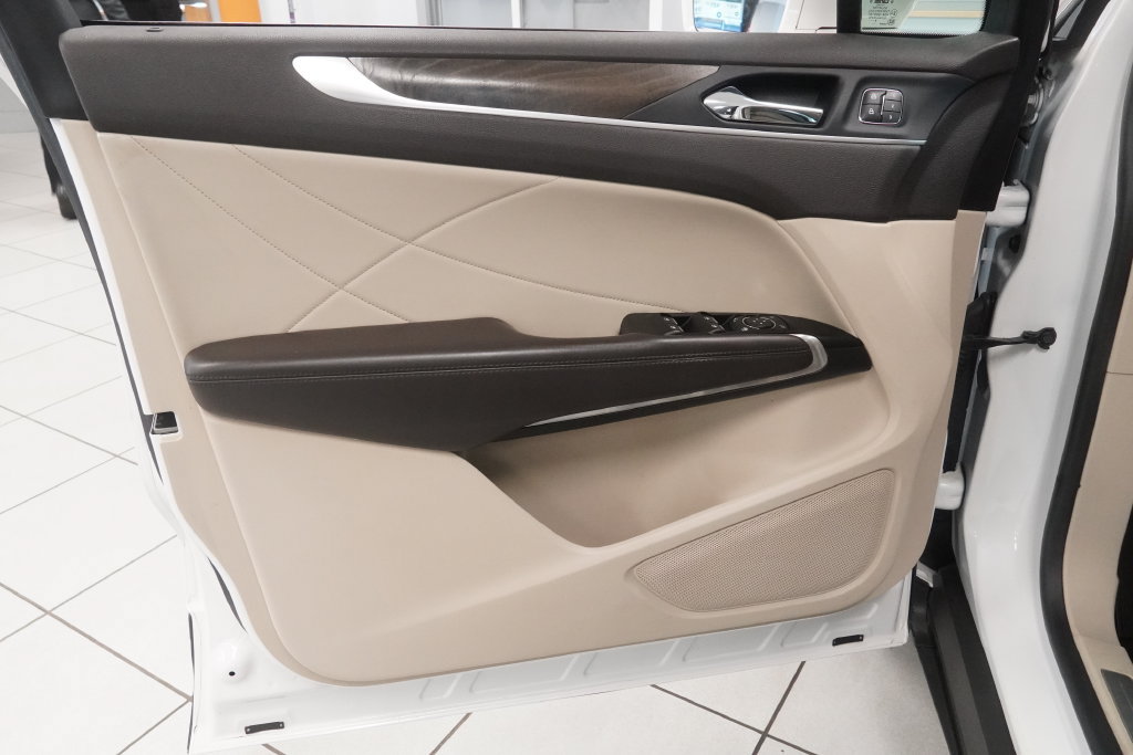 Used 2019 Lincoln MKC Reserve w/ MKC Climate Package AWD/4WD image 18