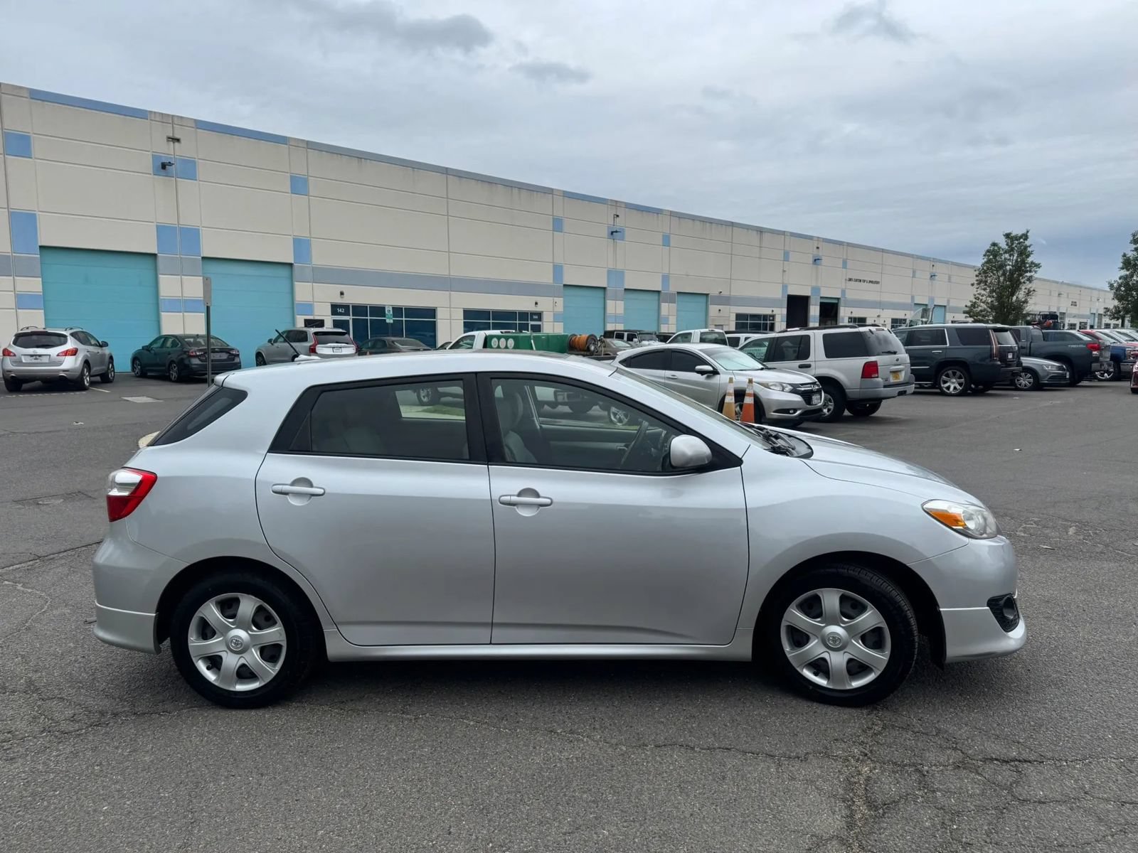 Used 2009 Toyota Matrix S w/ All Weather Guard Pkg FWD image 5