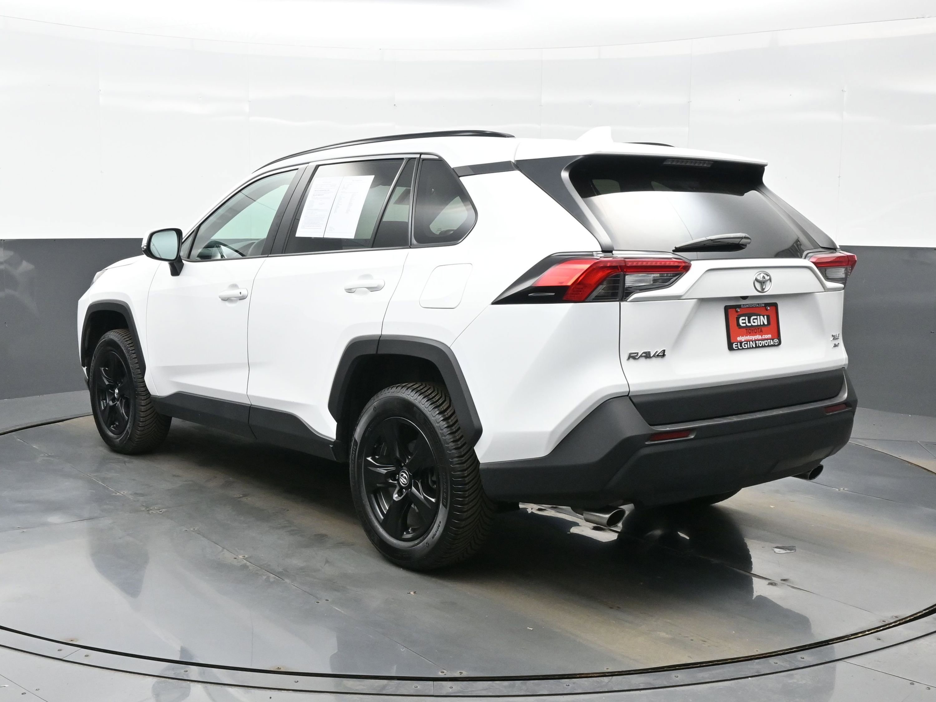 Used 2021 Toyota RAV4 XLE AWD/4WD image 4