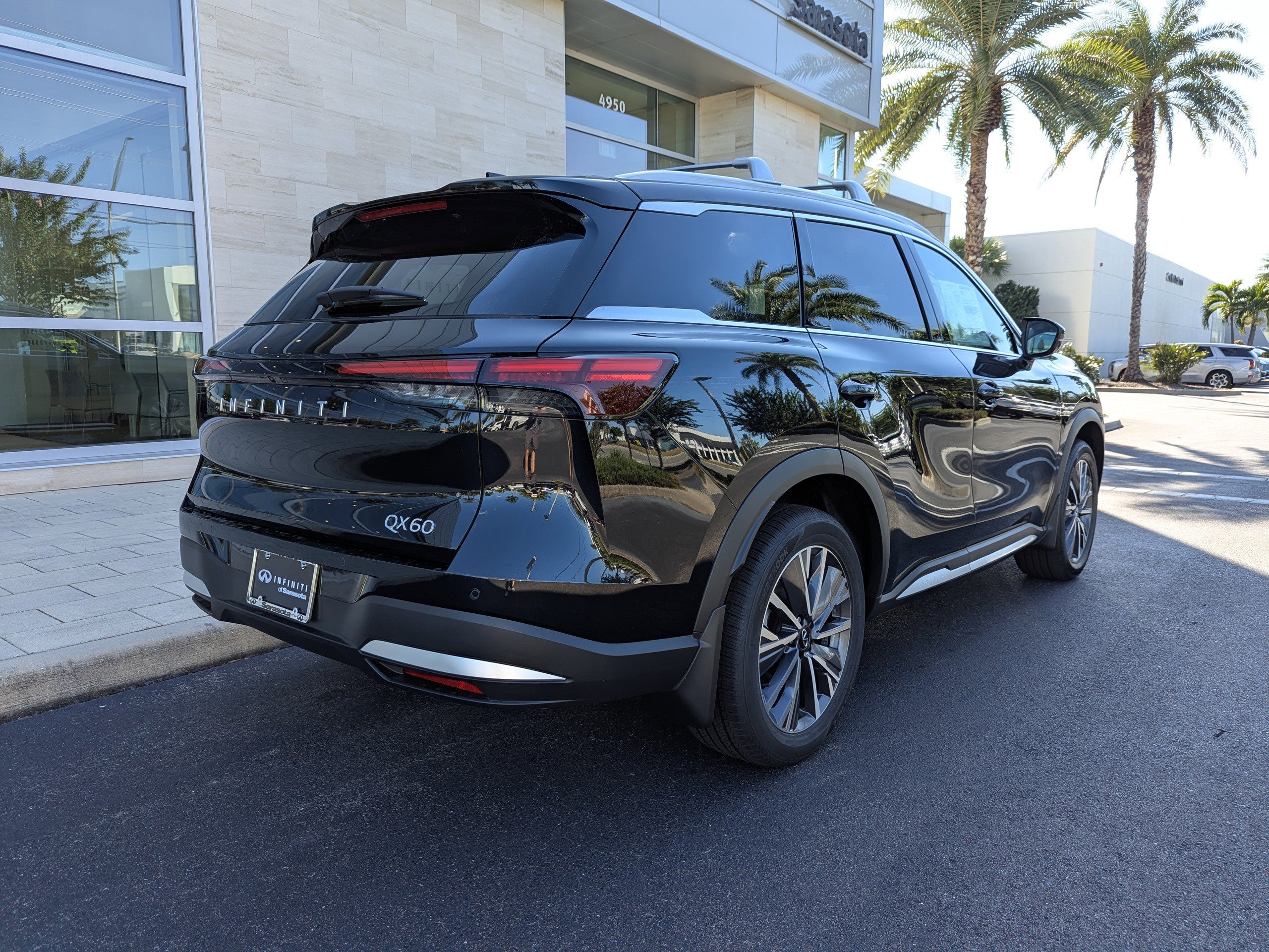 New 2026 INFINITI QX60 Luxe w/ Cargo Package image 4