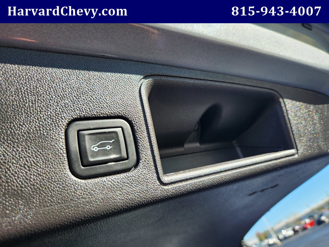 Used 2024 GMC Terrain SLT image 32