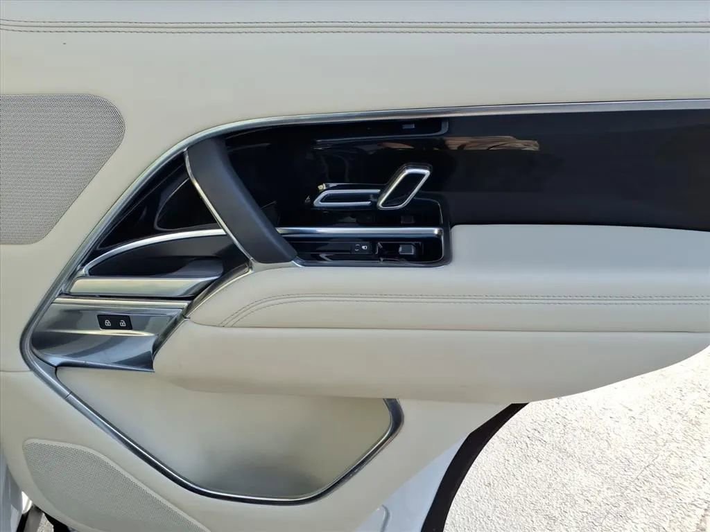 Used 2023 Land Rover Range Rover SE image 13