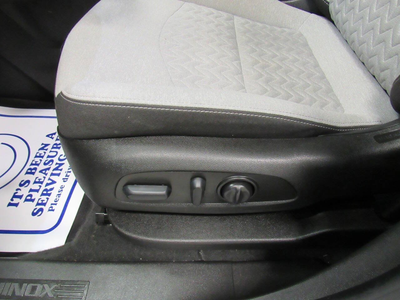 Used 2022 Chevrolet Equinox LS w/ LS Convenience Package AWD/4WD image 28