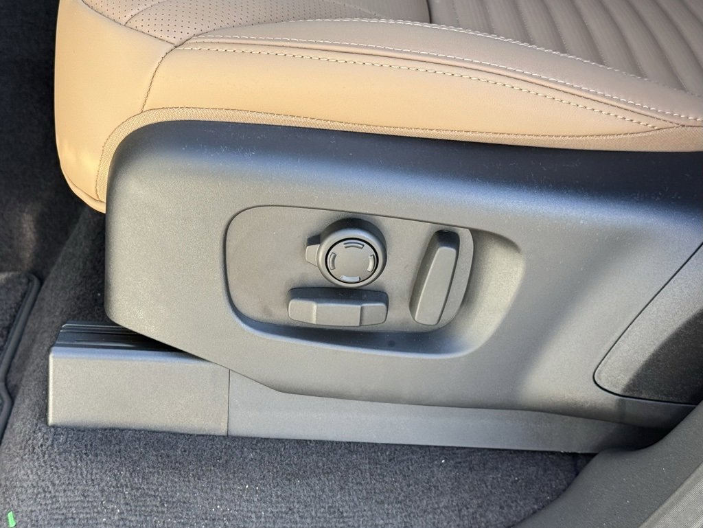 New 2026 Land Rover Discovery Limited Edition image 13