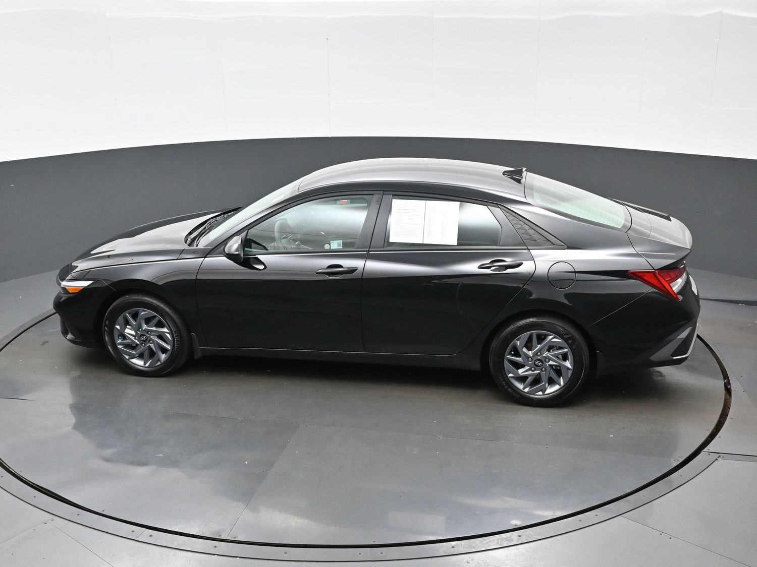 Certified 2026 Hyundai Elantra Hybrid FWD image 33