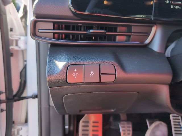 Used 2025 Hyundai Elantra N image 19