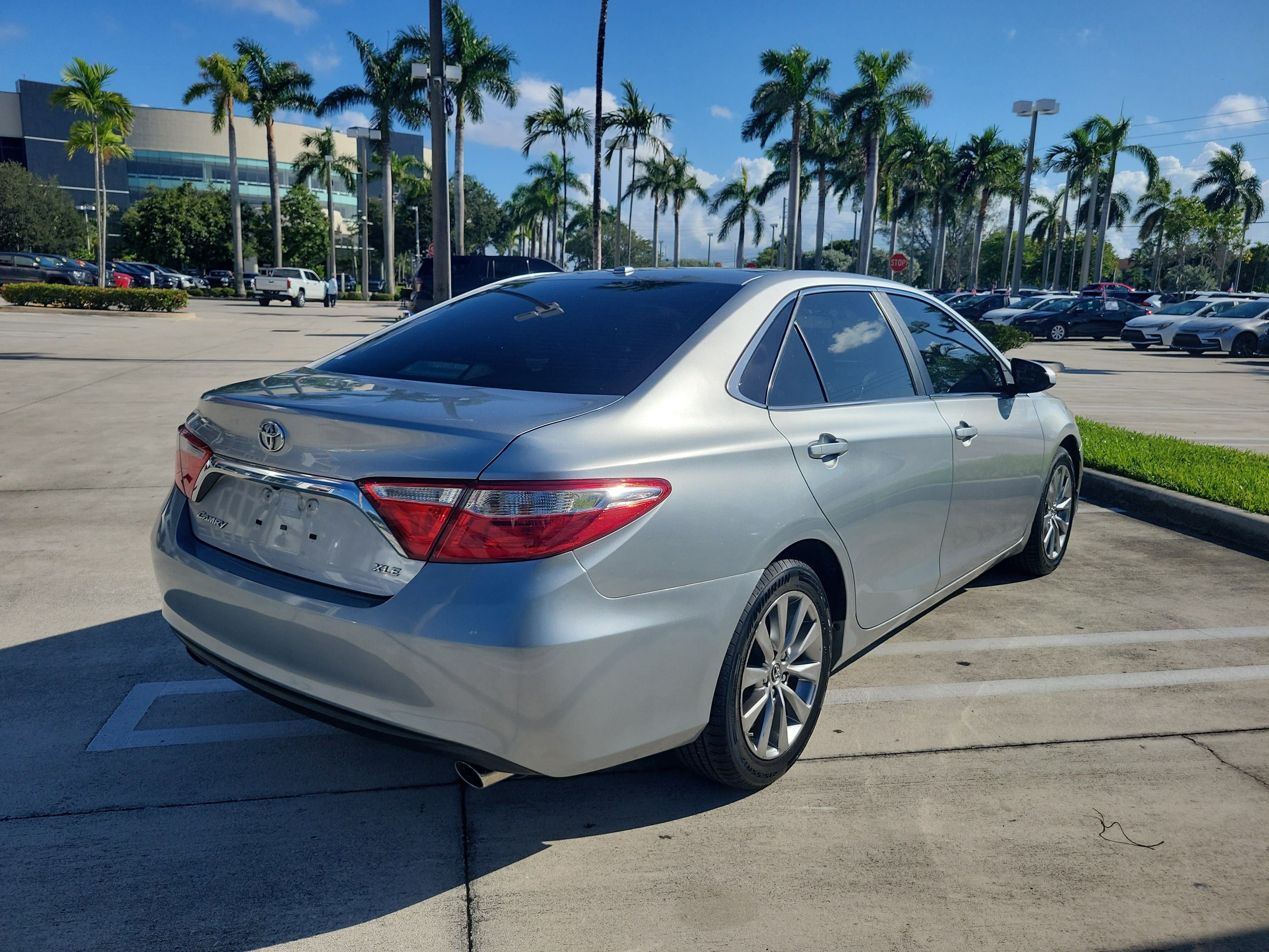 Used 2015 Toyota Camry XLE FWD image 7