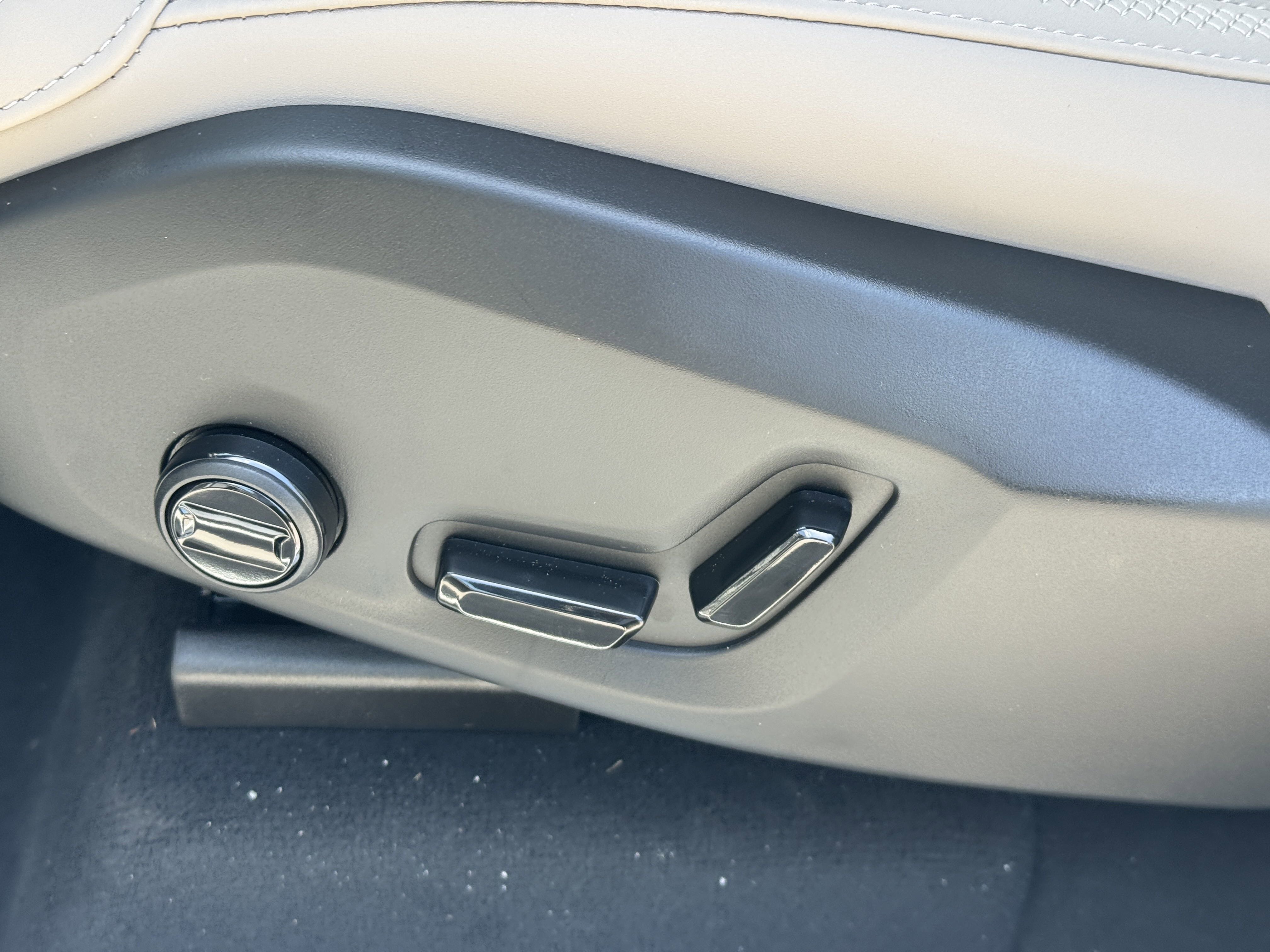 New 2026 Volvo XC90 B6 Plus w/ Protection Package Premier image 21