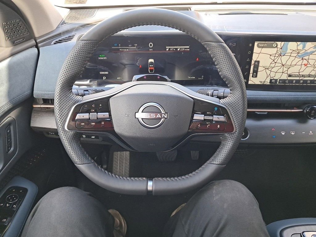 New 2025 Nissan Ariya Platinum image 14