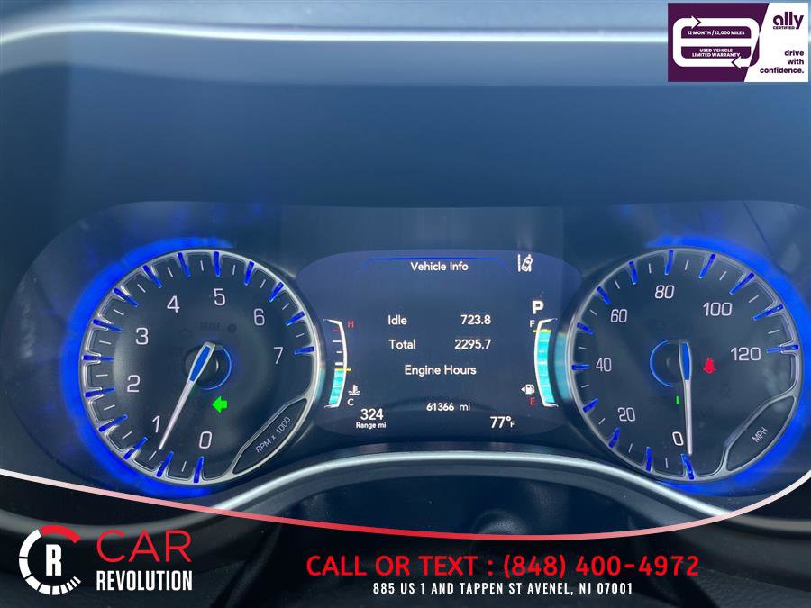 Used 2023 Chrysler Pacifica Touring-L FWD image 29