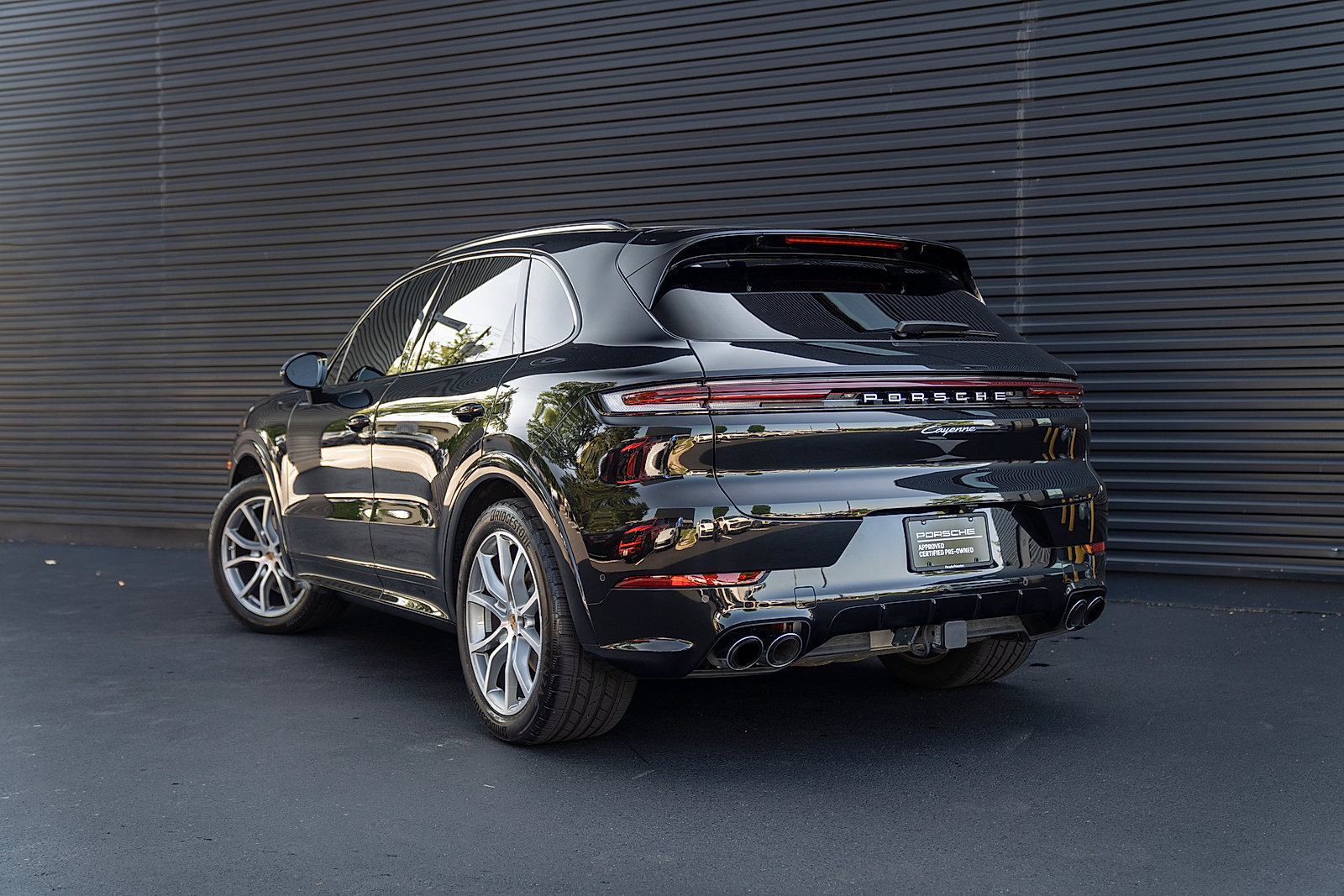 Certified 2025 Porsche Cayenne AWD/4WD image 3